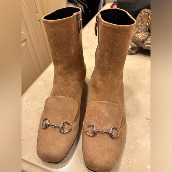 Beautiful GUCCI suede boots - Picture 1 of 5